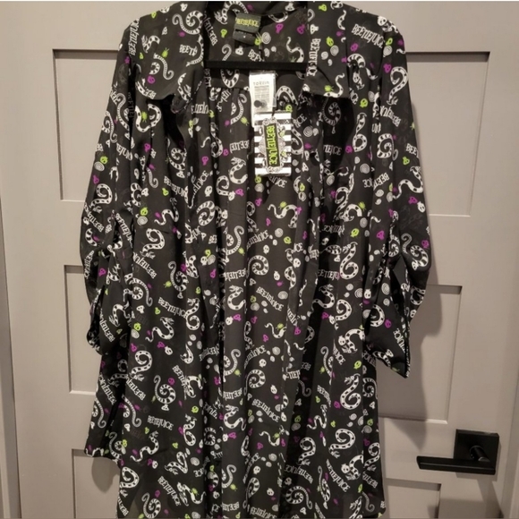 TORRID Beetlejuice Sandworm Button Down Tunic Shirt Size 3 - Picture 6 of 14